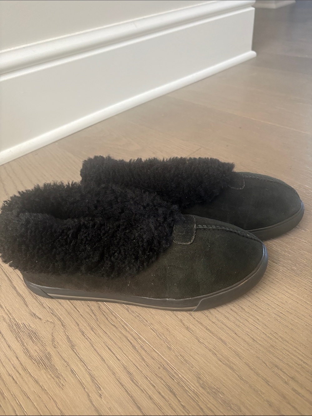 UGG Coquette Black Suede Sheepskin Slippers Size 8